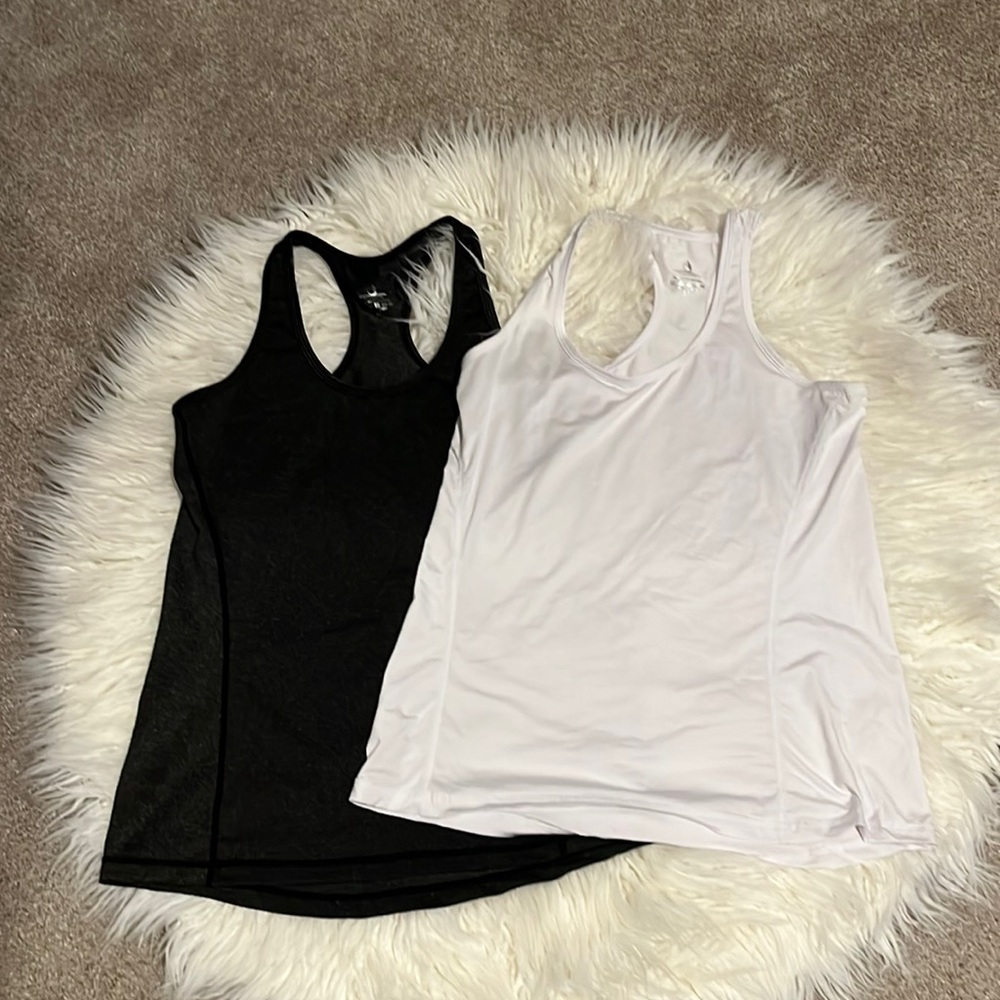 Yoga tank tops size medium